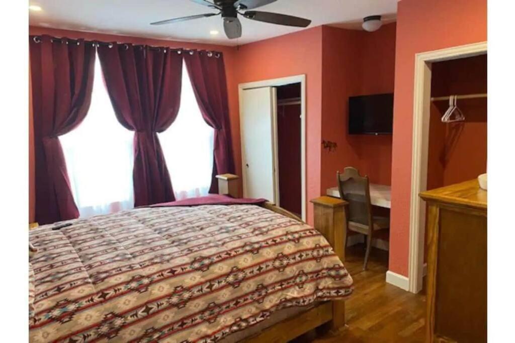 Stockyards!-1 Block Away ! Cowboy Cottage Sleeps 9 Fort Worth Exteriör bild