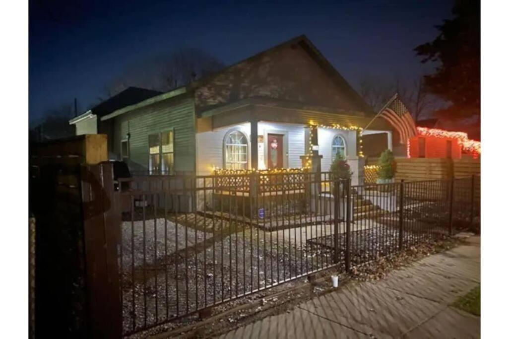 Stockyards!-1 Block Away ! Cowboy Cottage Sleeps 9 Fort Worth Exteriör bild
